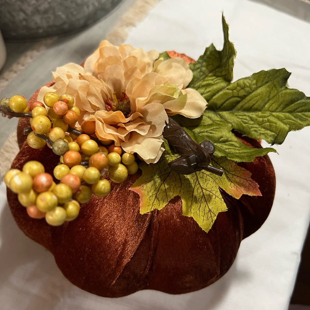 calvaza de tersiopelo decorada con flores fall 🍁🍂